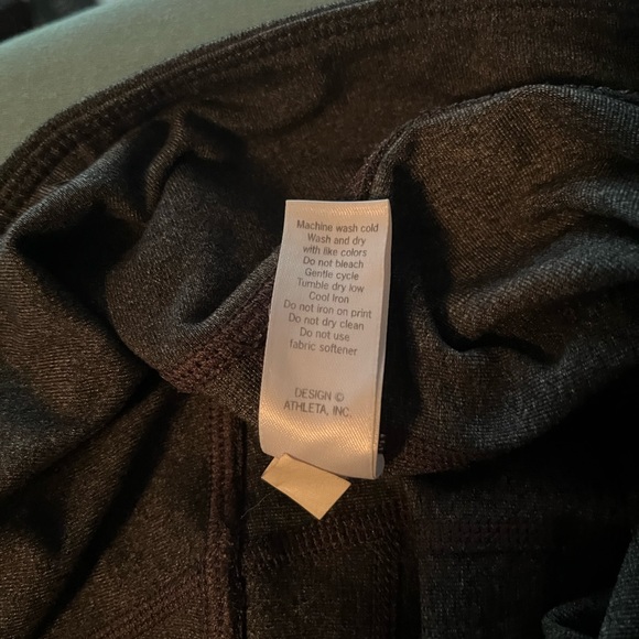 Athleta Gusset Cool Max Leggings Crop Size M - Picture 5 of 6